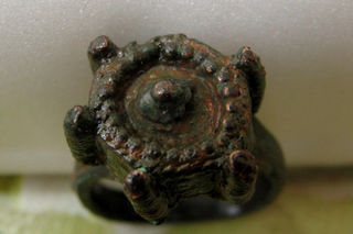 Illustration for article titled This 700-Year-Old Ring Was Used to Poison Kings